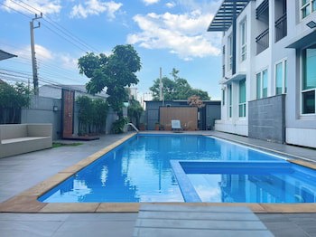 Crystal Suites Suvarnabhumi Airport