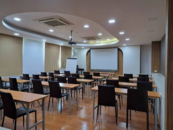 Crystal Suites Suvarnabhumi Airport