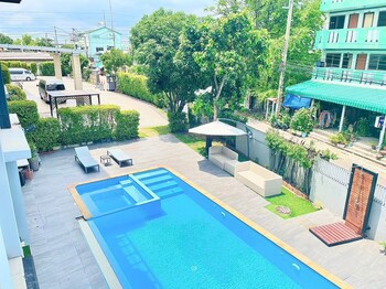 Crystal Suites Suvarnabhumi Airport
