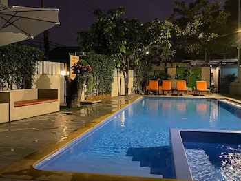 Crystal Suites Suvarnabhumi Airport