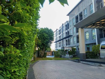 Crystal Suites Suvarnabhumi Airport