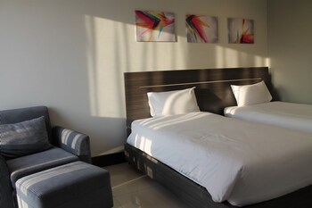 Crystal Suites Suvarnabhumi Airport
