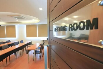 Crystal Suites Suvarnabhumi Airport