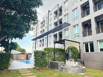 Crystal Suites Suvarnabhumi Airport