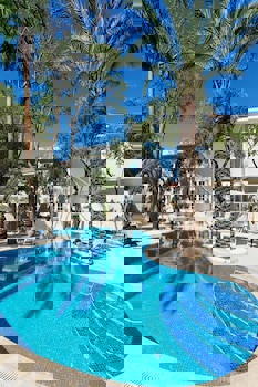 Elegance East Hotel - Boutique Class