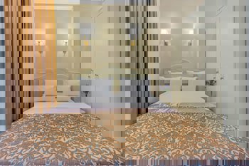 Elegance East Hotel - Boutique Class