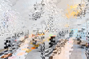 Elegance East Hotel - Boutique Class