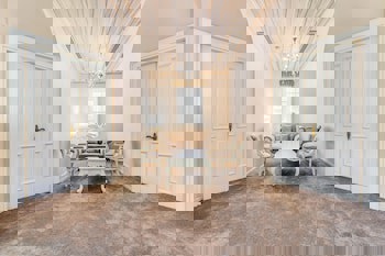 Elegance East Hotel - Boutique Class