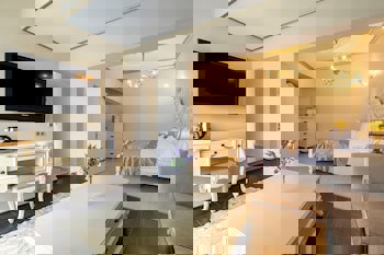 Elegance East Hotel - Boutique Class