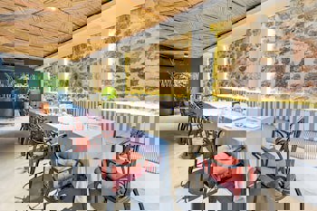 Elegance East Hotel - Boutique Class