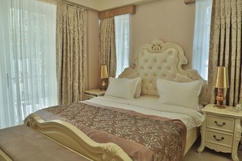 Elegance East Hotel - Boutique Class