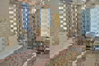 Elegance East Hotel - Boutique Class