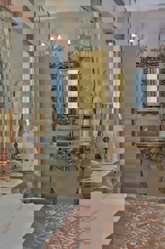 Elegance East Hotel - Boutique Class