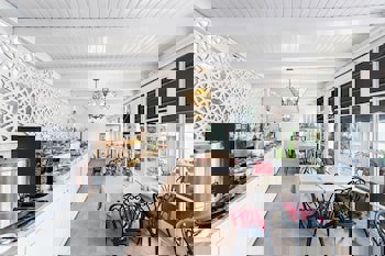 Elegance East Hotel - Boutique Class