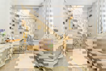 Elegance East Hotel - Boutique Class