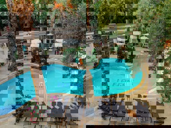 Elegance East Hotel - Boutique Class