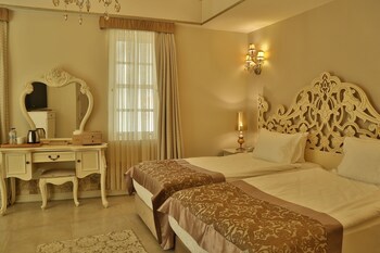 Elegance East Hotel - Boutique Class