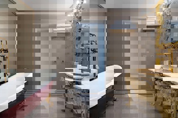 Elegance East Hotel - Boutique Class