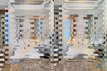 Elegance East Hotel - Boutique Class