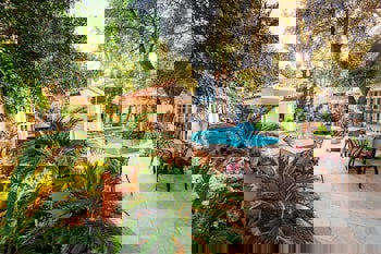 Elegance East Hotel - Boutique Class