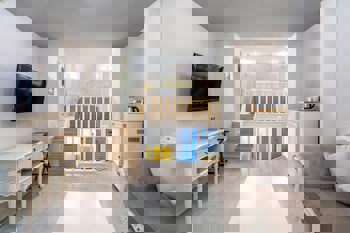 Elegance East Hotel - Boutique Class