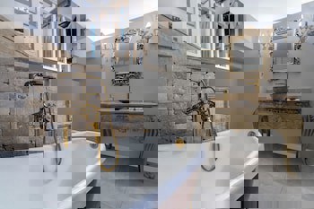 Elegance East Hotel - Boutique Class