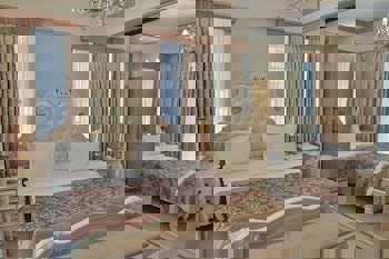 Elegance East Hotel - Boutique Class