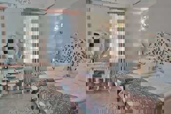 Elegance East Hotel - Boutique Class