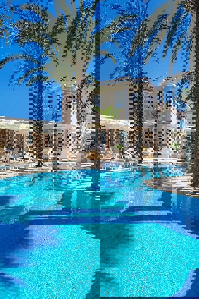 Elegance East Hotel - Boutique Class