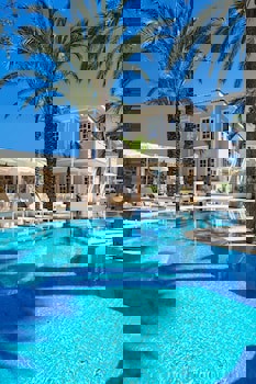 Elegance East Hotel - Boutique Class