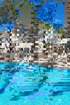 Elegance East Hotel - Boutique Class