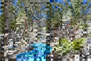 Elegance East Hotel - Boutique Class