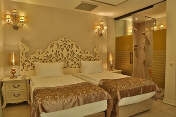 Elegance East Hotel - Boutique Class