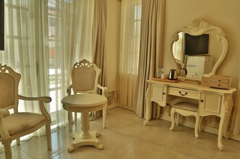Elegance East Hotel - Boutique Class