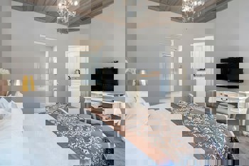 Elegance East Hotel - Boutique Class