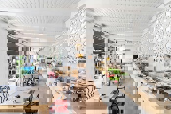 Elegance East Hotel - Boutique Class