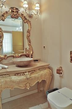 Elegance East Hotel - Boutique Class