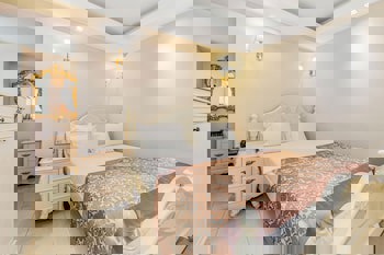 Elegance East Hotel - Boutique Class