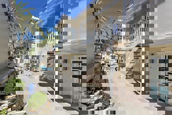 Elegance East Hotel - Boutique Class