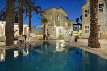 Elegance East Hotel - Boutique Class