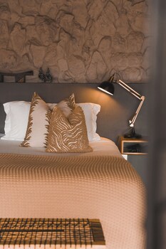 Leopard Mountain Safari Lodge