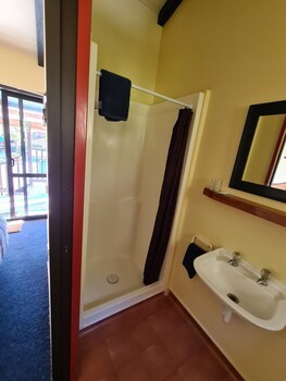 Chateau Backpacker & Motels