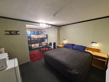 Chateau Backpacker & Motels
