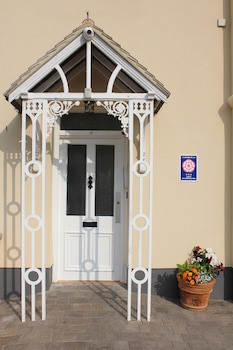 Brentwood Guest House Hotel
