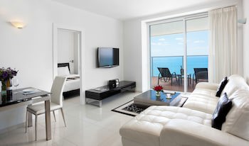 Island Luxurious Suites Hotel