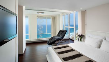Island Luxurious Suites Hotel