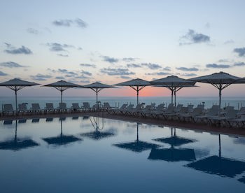 Island Luxurious Suites Hotel