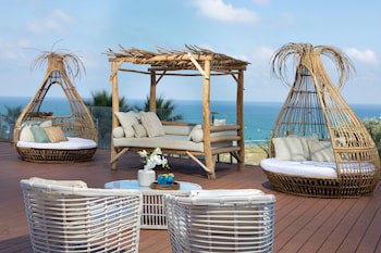 Island Luxurious Suites Hotel