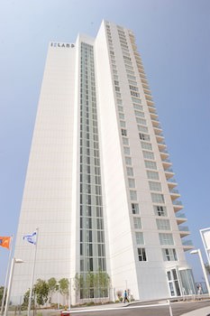Island Luxurious Suites Hotel
