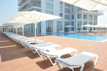 Island Luxurious Suites Hotel